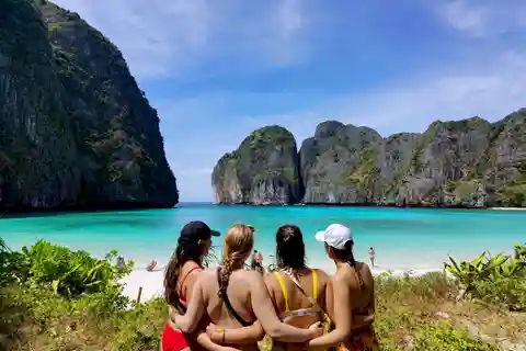 From Railay: Day Trip to Phi Phi with Private Longtail Tour