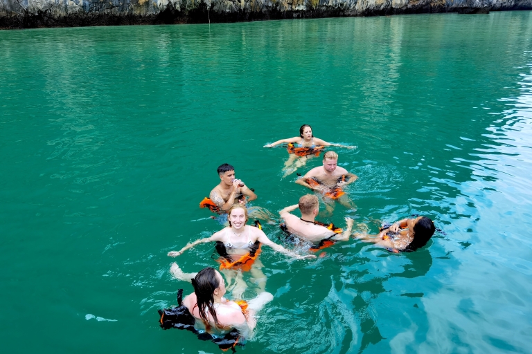 Phi Phi: Private Longtail Boat Tour to Maya Bay Phi Phi: Private Longtail Boat Tour to Maya Bay (3 Hours)