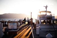 Lago Tahoe, Escénico crucero al atardecer con bebidas y aperitivos - Hizvo