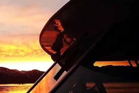 Lake Tahoe: crociera panoramica al tramonto con bevande e snack