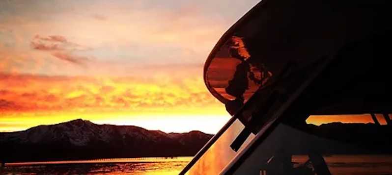 Озеро Тахо: живописный круиз на закате с напитками и закусками