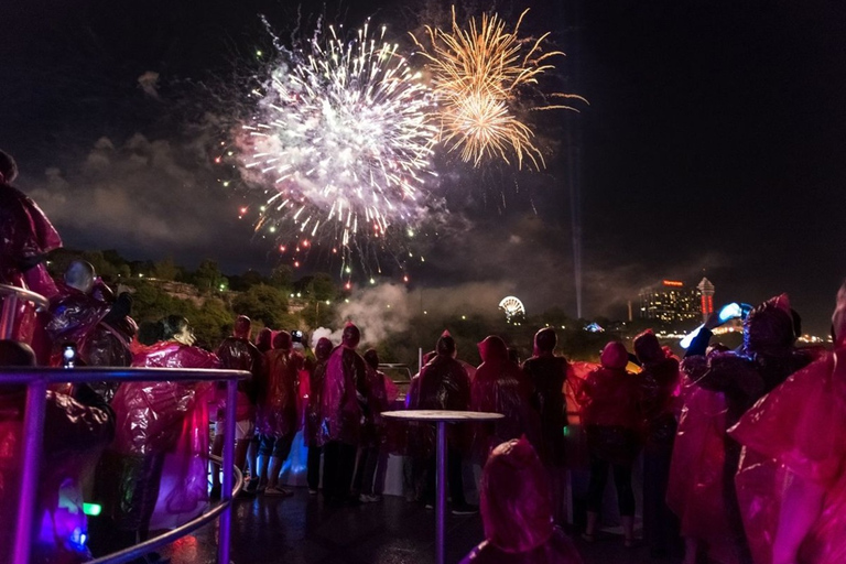 Night on Niagara Walking Tour com cruzeiro de fogos de artifício + jantar