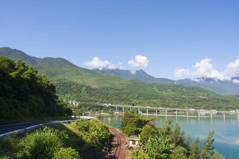 De Hoi An a Hue en coche privado por el Paso de Hai Van, Puente Dorado