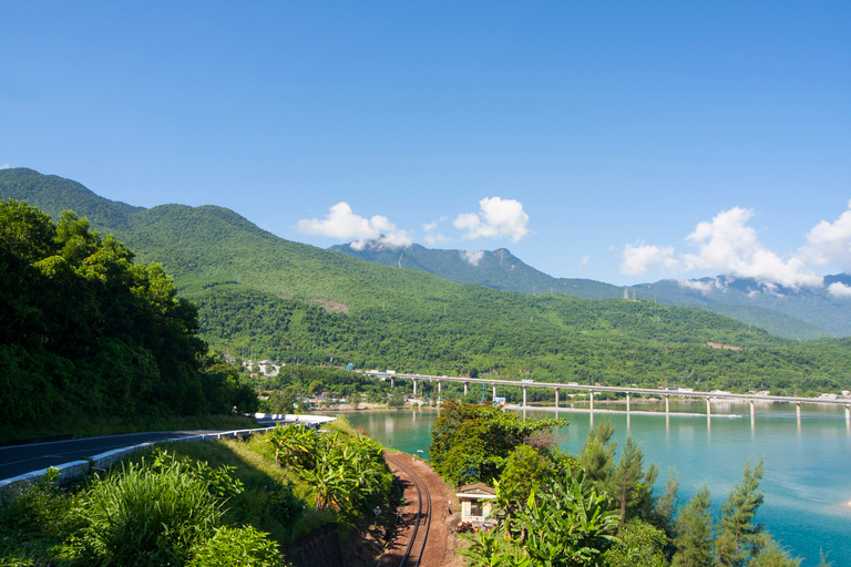 Hoi An - Hue mit dem Privatwagen über den Hai Van Pass, Goldene Brücke