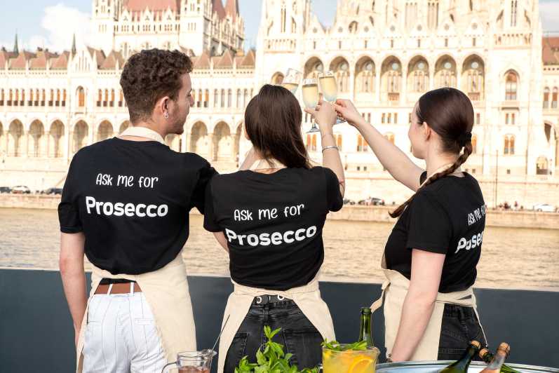 Budapest: Evening Sightseeing Cruise and Unlimited Prosecco
