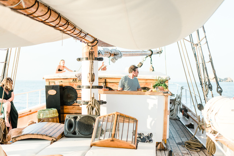 Paseo en velero de madera de Ibiza a Formentera