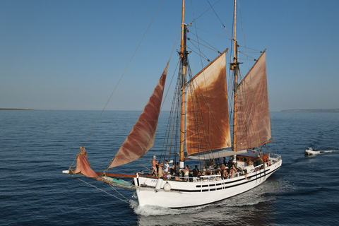 Passeio de barco a vela de madeira em Ibiza para Formentera