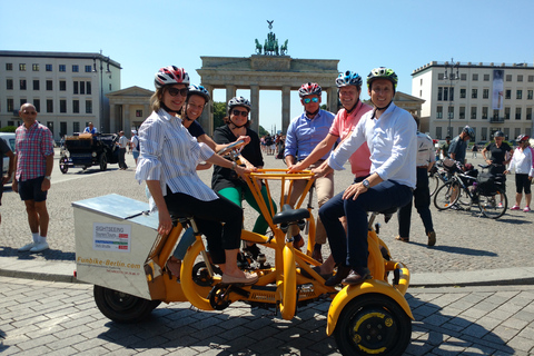 Berlín: Visita guiada con bicicletas de conferencia