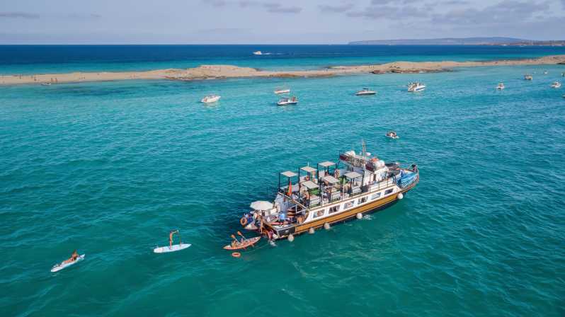 Ibiza: Excursión de un día en barco a Formentera con comida y barra libre