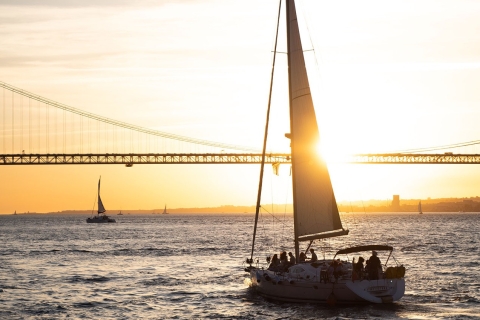 Uroki Lizbony: Alfama Tapas Tour i rejs statkiem o zachodzie słońcaOpcja angielska