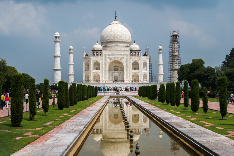 Depuis Delhi : visite du Taj Mahal et d'Agra le même jour avec promenade en bateauExcursion avec voiture climatisée, chauffeur, guide, déjeuner, entrée, promenade en bateau.