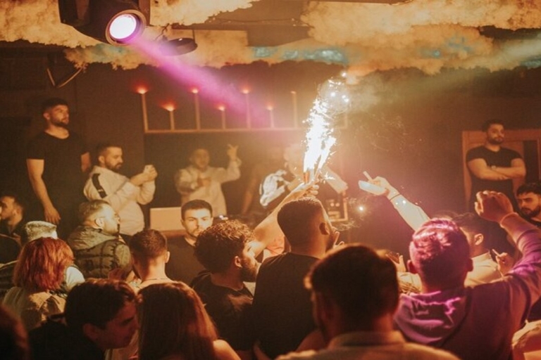 Expérience de la vie nocturne en Cappadoce : Tournée des bars et des pubsAventure nocturne en Cappadoce : Tournée des bars et des clubs
