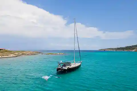 Riviera di Atene: Crociera giornaliera in barca a vela semi-privata con pranzo