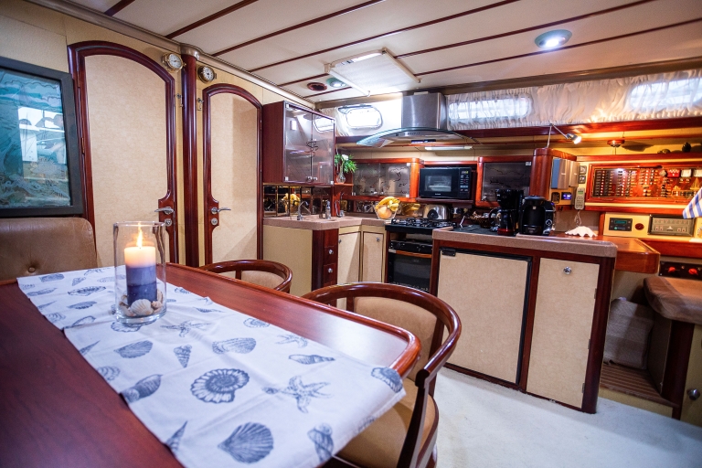 Riviera de Atenas: crucero privado de lujo con almuerzo
