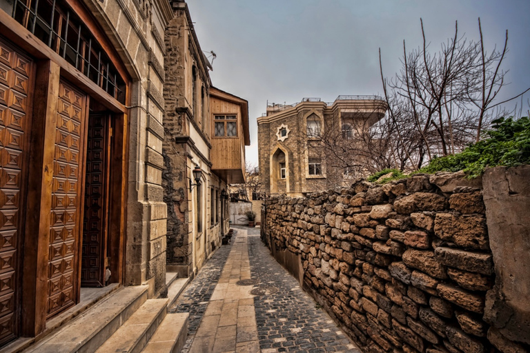 Tour della città di Baku antica e moderna