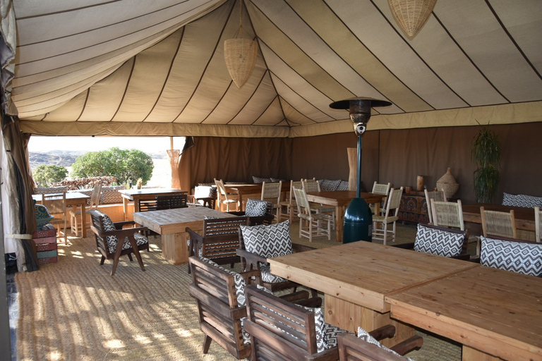 Magisches Abendessen in der Agafay-Wüste und Sonnenuntergang von Marrakesch aus