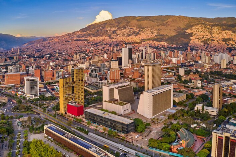Medellín: tour particular personalizado com um guia localExcursão a pé de 3 horas