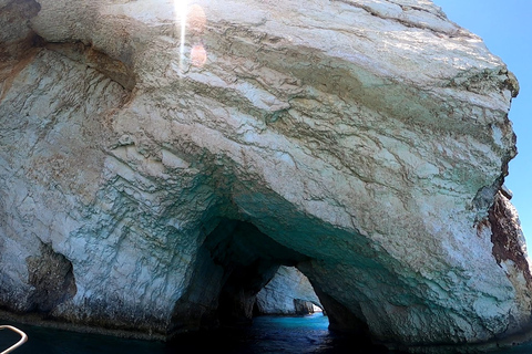 De blauwe grotten van Zakynthos en de baai van Navagio