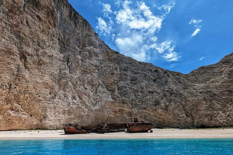 De blauwe grotten van Zakynthos en de baai van Navagio