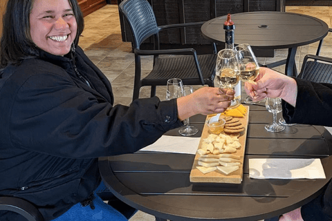 Ontario: Afternoon Wine Tour and Cheese PairingTour with Pickup and Drop-off