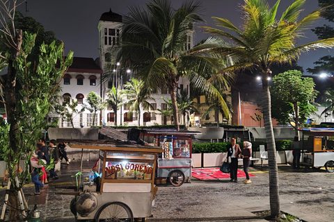 Explore Jakarta at Night: Guided Walking Tour with Tuktuk