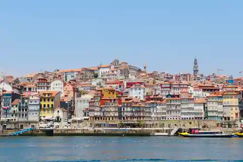 Passeio a pé privado no Porto incl. Bilhete da Livraria Lello