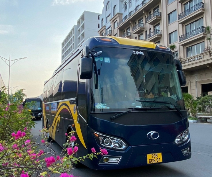 Da Ninh Binh all'isola di Cat Ba in autobus turistico di alta qualità
