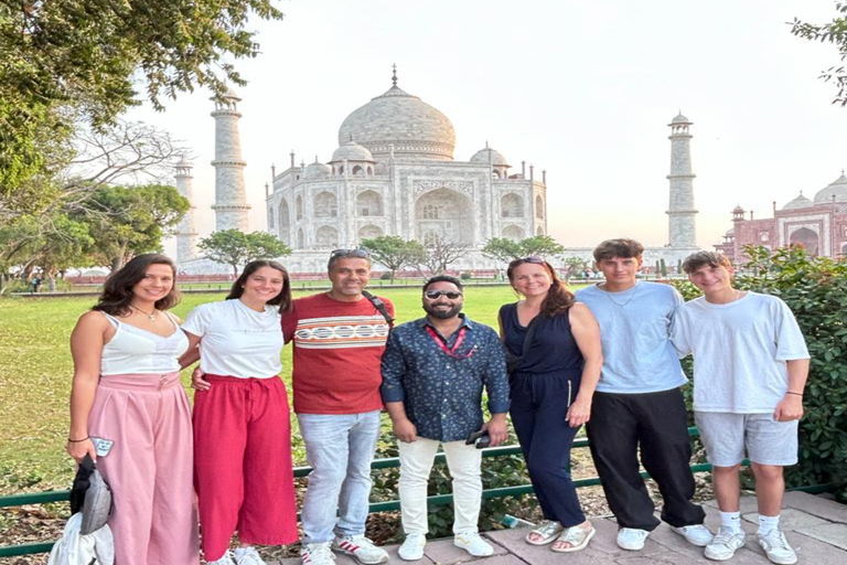 Delhi: viagem privada de um dia ao Taj Mahal e Agra com trasladoCarro, Motorista, Guia, Entradas &amp; Refeições em Hotel 5 Estrelas