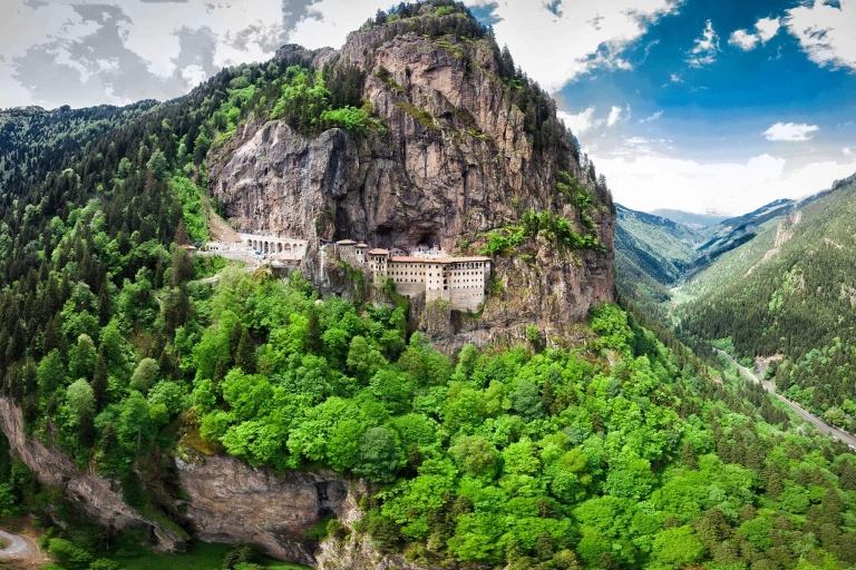 Trabzon: klasztor Sümela, jaskinia i codzienna wycieczka po Hamsiköy