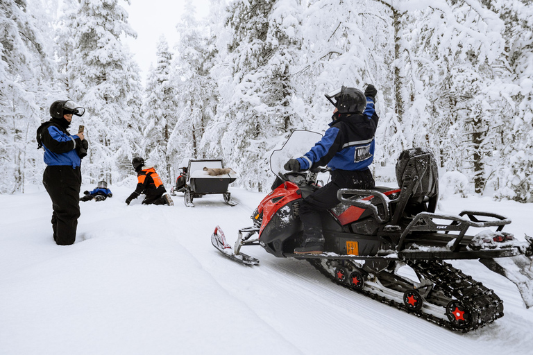 Rovaniemi: Safári de snowmobile na floresta do Círculo Polar ÁrticoDirigindo sozinho 1 pessoa por snowmobile