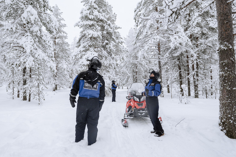 Rovaniemi: Safari en moto de nieve por el bosque del Círculo Polar ÁrticoConducción individual 1 persona por moto de nieve