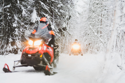 Rovaniemi: Safari en moto de nieve por el bosque del Círculo Polar ÁrticoConducción individual 1 persona por moto de nieve