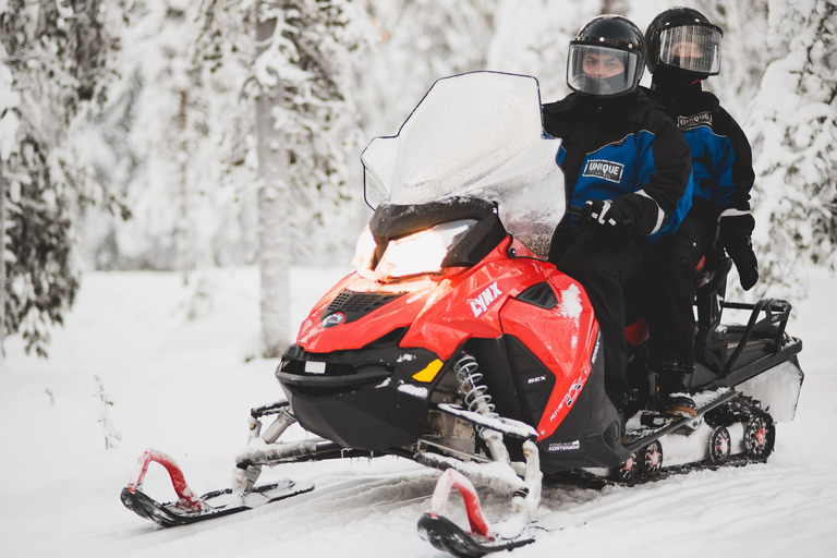 Rovaniemi: Familien-Schneemobil-SafariGemeinsames Fahren, 2 Erwachsene auf 1 Schneemobil