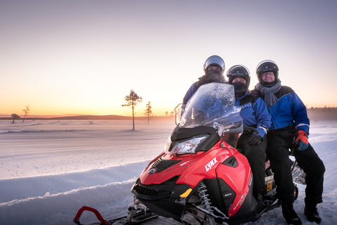 Rovaniemi : Tour d&#039;aventure en motoneige pour adultes seulementMotoneige Double Rider