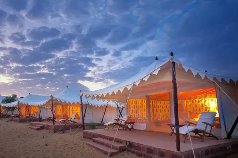 De Jodhpur: Pernoite em um acampamento com safári de camelo em Jodhpur