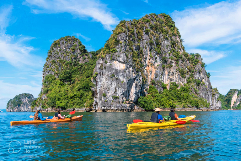 Depuis Hanoi : Croisière d'un jour dans la baie d'Ha Long avec kayak et île