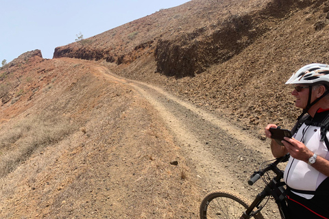 Tarrafal: Wycieczka rowerowa z tradycyjnym posiłkiem