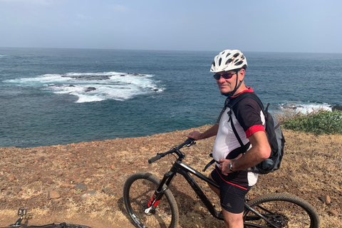 Tarrafal: Wycieczka rowerowa z tradycyjnym posiłkiem