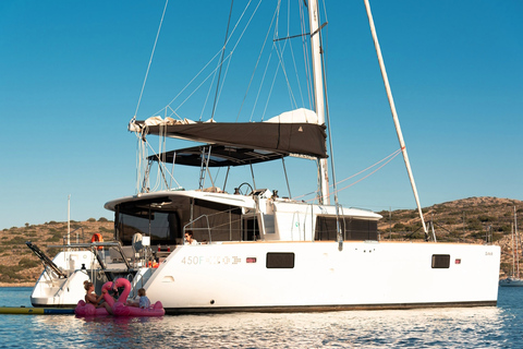 Agios Nikolaos: Cruzeiro matinal de catamarã com almoçoDe Agios Nikolaos: cruzeiro matinal e almoço na baía de Mirabello