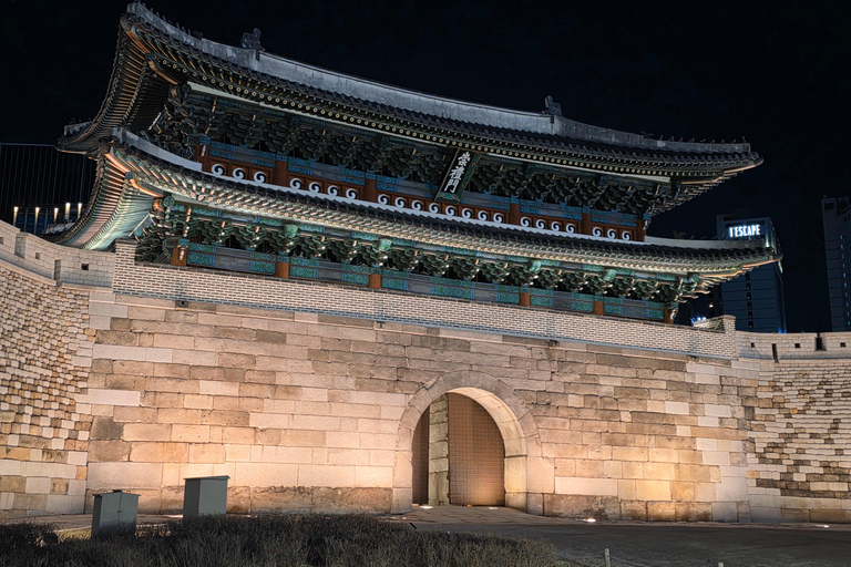 Seoul: Deoksugung Palace Night Tour with Guide