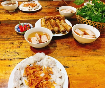 Hanoi: 7 Tastings Street Food Tour with Train Street
