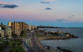 Montevideo: Private custom tour with a local guide