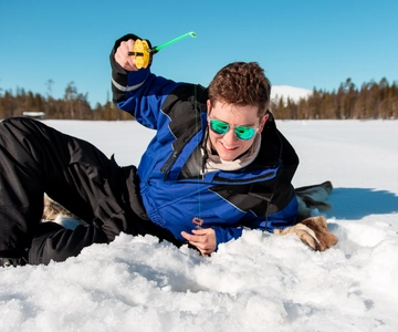 Ylläs: Aventura en moto de nieve con pesca en hielo