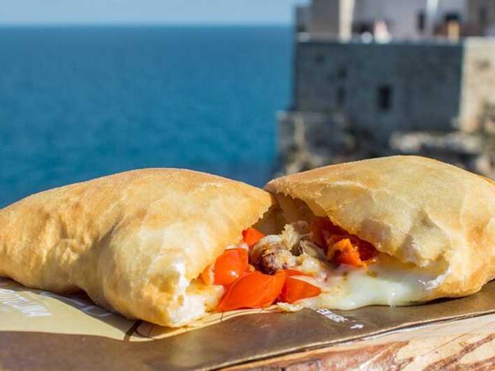 Polignano a Mare: Street Food Tour with Tastings and Wine