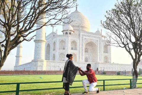 Van Delhi: privétour bij zonsopgang naar het mausoleum met ontbijtTour met alleen auto, chauffeur en begeleide service