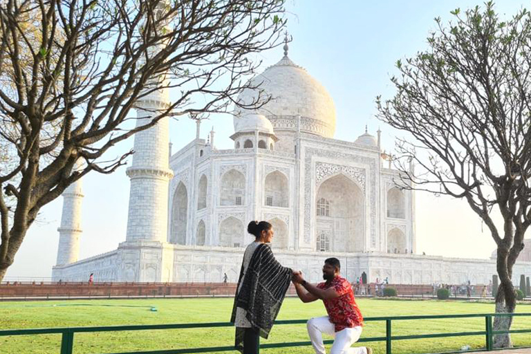 Desde Delhi: Visita privada al mausoleo al amanecer con desayunoRecorrido sólo con coche, conductor y servicio guiado