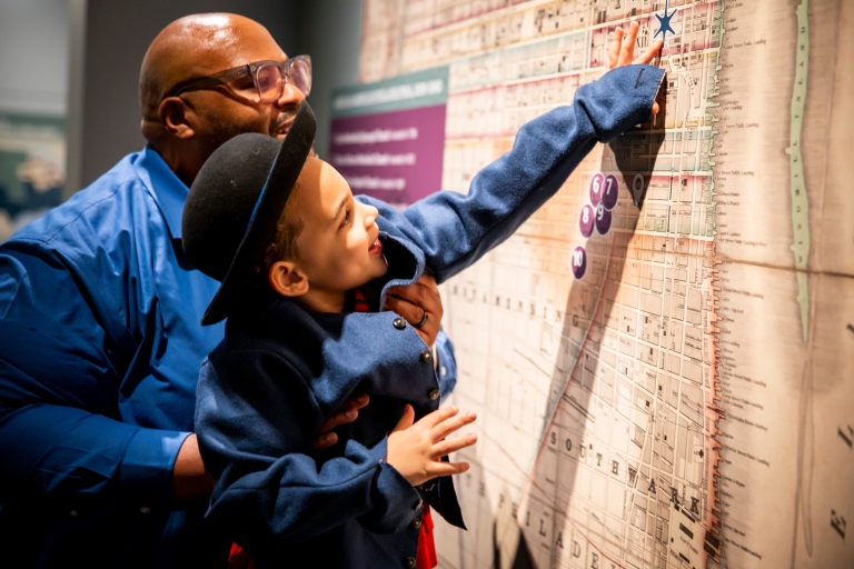 Philadelphia: Eintritt zum Museum der Amerikanischen RevolutionTicket mit Audioguide-Wand