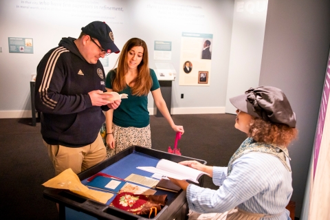 Philadelphia: Eintritt zum Museum der Amerikanischen RevolutionTicket mit Audioguide-Wand