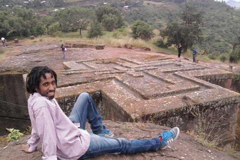 Z Addis Abeby: 2-dniowa wycieczka z przewodnikiem do Lalibeli i zakwaterowanie2-dniowa wycieczka do Lalibeli