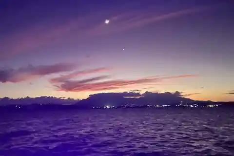 Sunset Cruise with Appetizer and Drinks